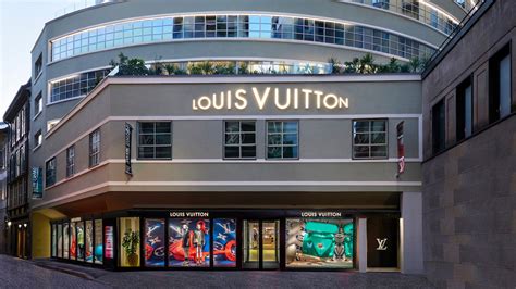 louis vuitton montenapoleone orari|louis vuitton milano bagutta.